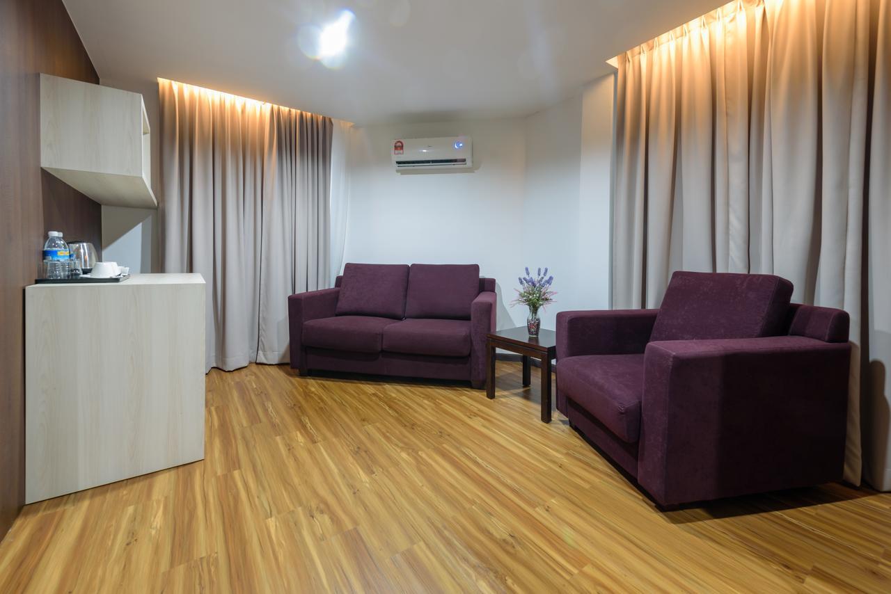 Samudra Hotel Кучинг Экстерьер фото